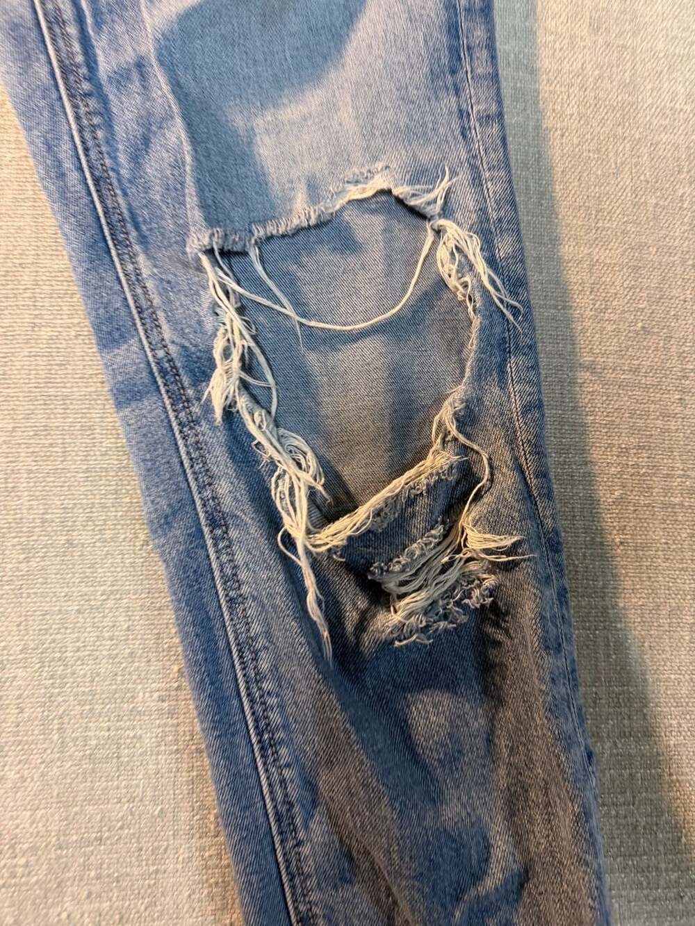 American Eagle Outfitters - Picture 2 of 10